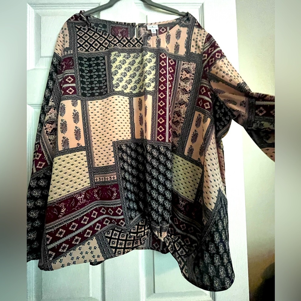 Dress barn top. Size 3x never worn. No tags.